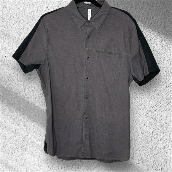 Lululemon‎ Men’s Snap Front Mesh Sleeve Short Sleeve Shirt Size Large Gray Black - Picture 1 of 11